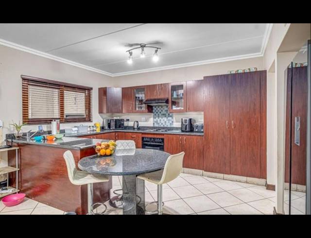 3 BEDROOM CLUSTER FOR SALE IN GLENVISTA
